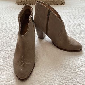 NEW UNBRIDLED ARIAT EVA TAUPE SUEDE  BOOTS 8.5 39